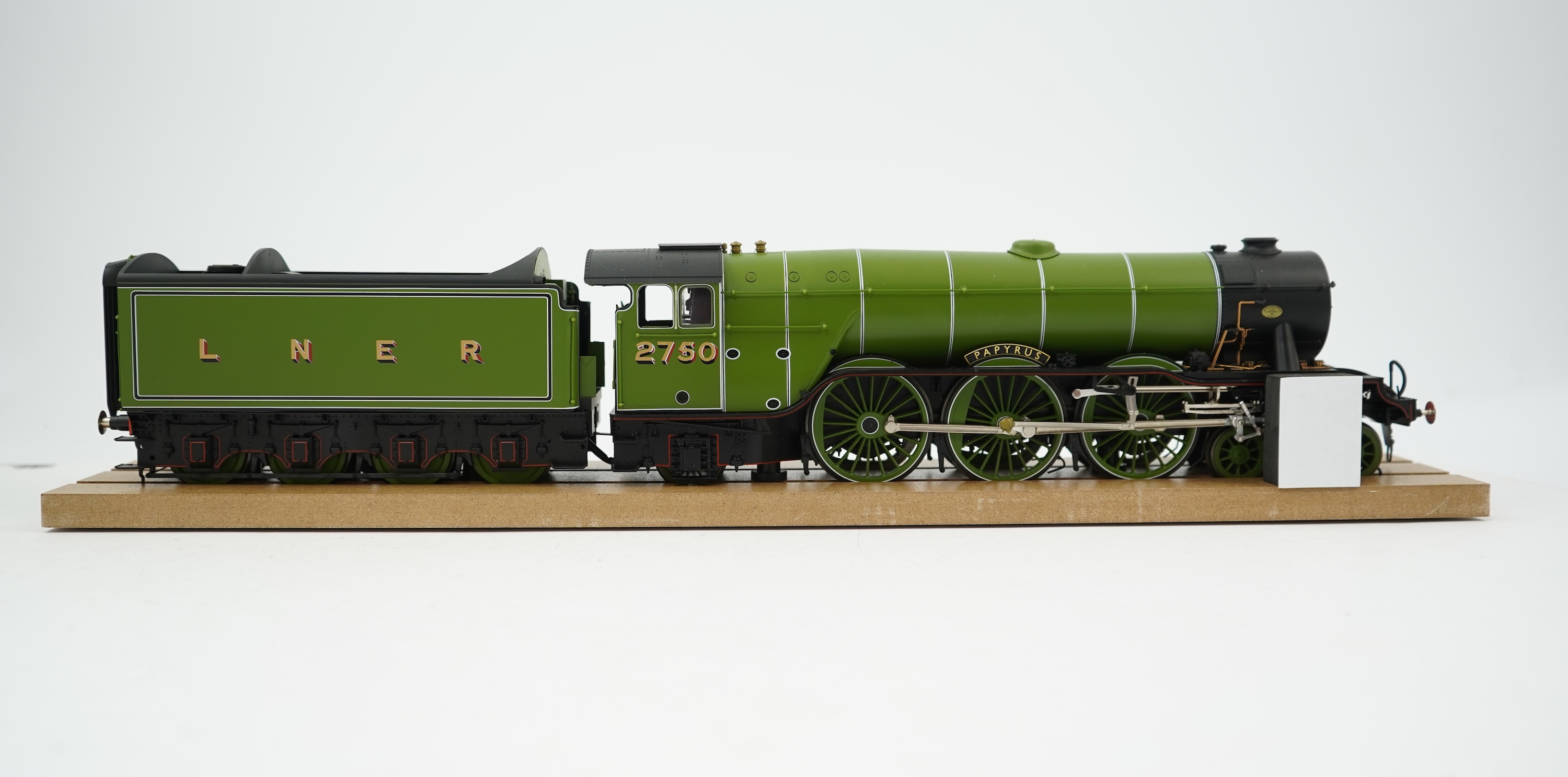 A boxed 0 Gauge Hattons Originals (H7-A3-001) model of LNER Class A3, Papyrus 2750, 4-6-2 tender locomotive, powered for two rail operation, with detailing elements and instruction manual.